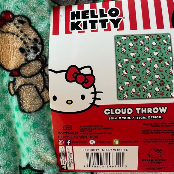 NWT Sanrio Hello Kitty Green Christmas Cloud Throw Blanket - Picture 2 of 2